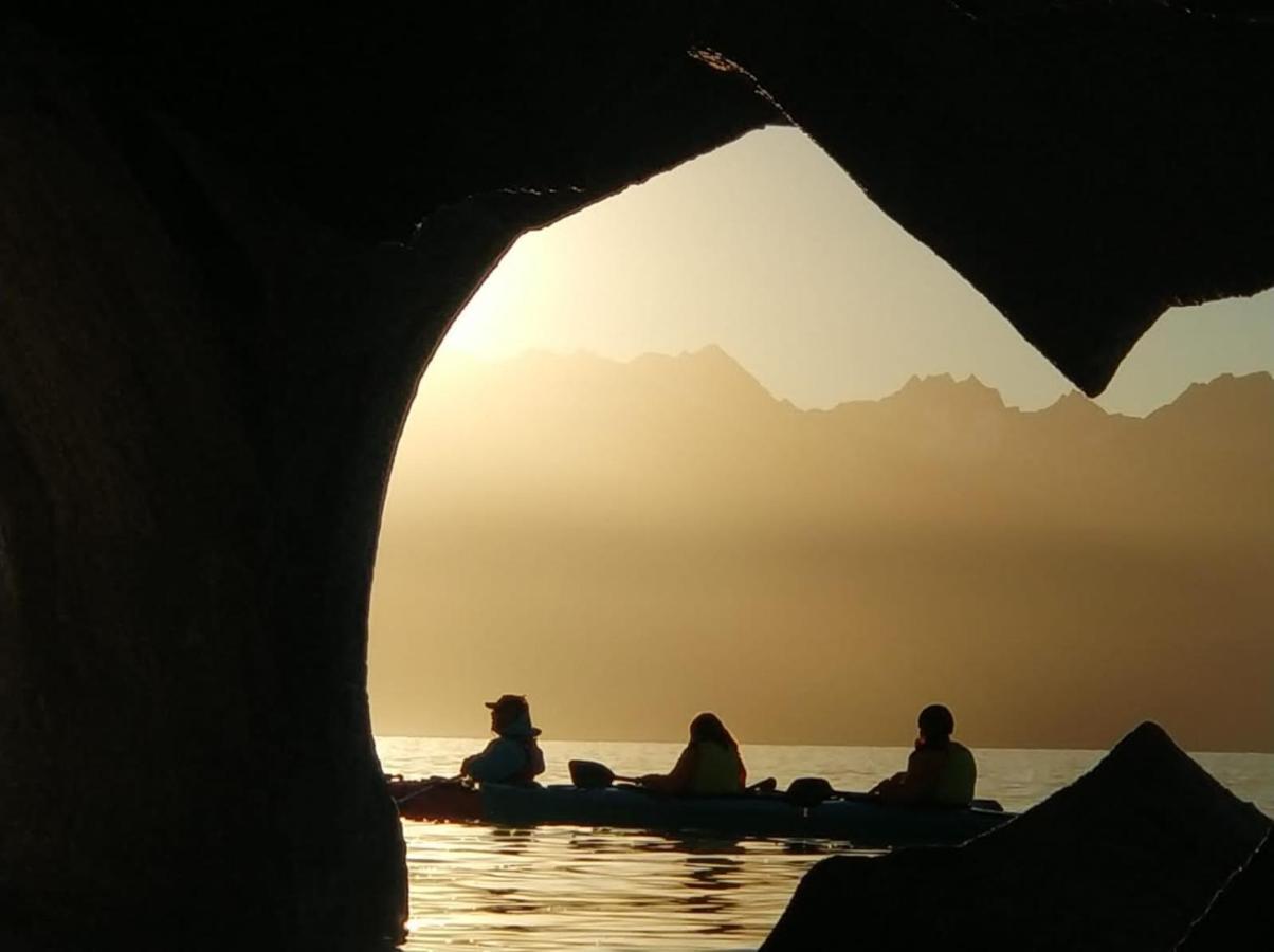 Adventure Travel B&B Puerto Tranquilo Bagian luar foto